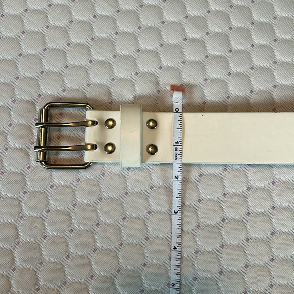 White double grommet leather belt. Small/ medium. - Picture 7 of 9